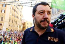 HIT Show, Rete Disarmo: “la fiera vicentina è diventata la piattaforma di lancio per la diffusione delle armi e la politica” Matteo Salvini in divisa da poliziotto dopo le felpe