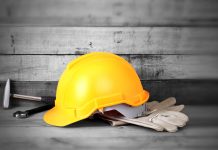 Lavoratori impresa edile in protesta su gru a Valdagno, Fillea Cgil: “Costretti da disperazione. Assurdo che ora rischino denuncia” Sicurezza sul lavoro lavoratori impresa edile