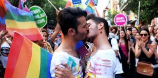 Bacio gay su RaiUno, Popolo della Famiglia Veneto: “rimuoverlo dalla programmazione”