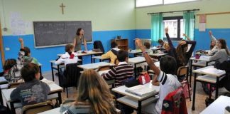 Troppe vacanze nelle scuole per il ministro Valditara? Un luogo comune difficile da sradicare, attività non finiscono con le lezioni Alunni numerosi nelle scuole