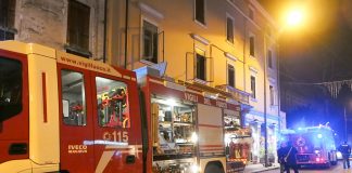 Esplosione in corso San Felice, 12 cittadini ancora sfollati. Vicesindaco Tosetto: “hanno corso un grande pericolo” vigili del fuoco in azione