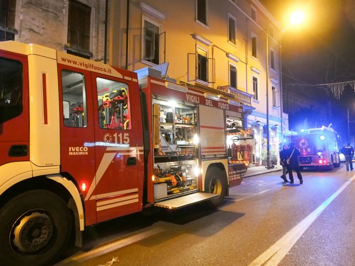 vigili del fuoco in azione