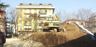 Bonifica scuola “2 Giugno”, sistemato il marciapiede e realizzato il nuovo impianto di irrigazione