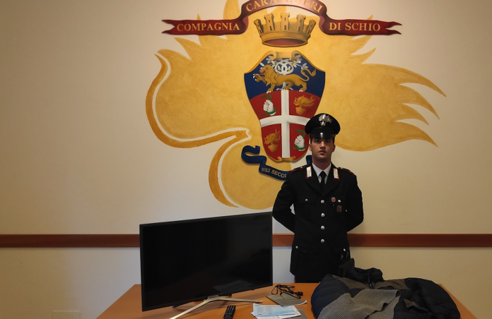 Carabinieri di Piovene con quanto sequestrato al trentenne vicentino
