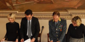 Finti poveri, accordo Comune-GdF. Rucco: “furbetti sono avvisati”. Sciaraffa: “incroceremo i dati” Da sx Dotto, Rucco, Sciaraffa (GdF), Maino