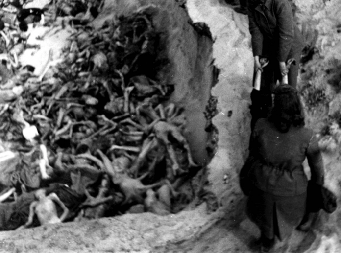 Giorno della Memoria. Bergen-Belsen, Germany, 1945, Female camp guards being forced to bury the dead.