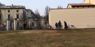 Pipì in campo Marzo, multa da 5 mila euro dopo segnalazione (con foto) di un cittadino Campo Marzo