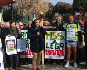 Indennizzi: protestano contro Lega e M5S Barbara Venuti Consumatori attivi) e i soci delle associazioni della cabina di regia