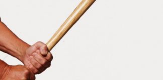 Arrestato 34enne: minacce con bastone a padre, madre e sorella