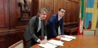 Aim, Colombara a Rucco: “iniziata la svendita, perché non creare holding con Etra, Ava, Agno-Chiampo?” Sboarina e Rucco per la firma su aggregazione Aim - Agsm (archivio)