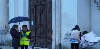 Senzatetto polacco all’Araceli sventa furto in auto per un paio di occhiali Armani Senza tetto a Vicenza