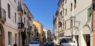 Corso Fogazzaro, la denuncia di Tosetto: “automobilisti indisciplinati e vigili non intervengono” Auto in corso Fogazzaro