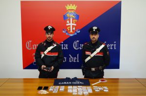 Carabinieri di Bassano sequestrano stupefacenti, denaro e pistola giocattolo ai due estorsori Bassani e Mataj