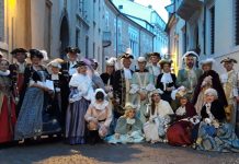 Carnevale, “Compagnia del Goldoni con l’intruso…” per le vie del centro