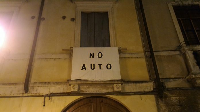 corso Fogazzaro no auto