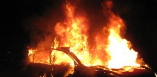 Incendia auto e sms sessuali per delusione sentimentale, 52enne di Schio agli arresti domiciliari