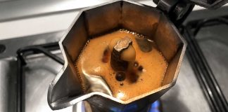 Rubano il caffè dal supermercato, due nomadi bloccati dal titolare
