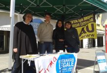 Eutanasia Legale, oltre 300 firme raccolte a Vicenza Il banchetto Coscioni a Vicenza (foto d'archivio)
