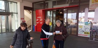 Libera Spesa, raccolta firme di +Europa a Vicenza contro la legge sulle chiusure domenicali Militanti +Europa fuori dal supermercato