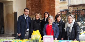Giornata della donna, il sindaco al gazebo di Donna chiama donna