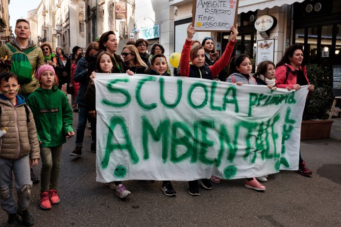 Striscione al corteo per l'ambiente di Vicenza