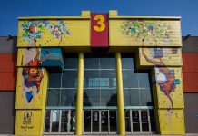 Scoperto mentre ruba cuffie: 27enne usa spray al peperoncino ingresso Le Piramidi