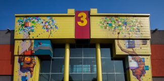 Scoperto mentre ruba cuffie: 27enne usa spray al peperoncino ingresso Le Piramidi