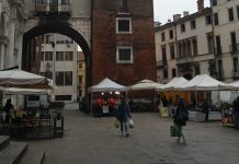 Auto in piazza delle Erbe, interpellanza del Pd e petizione con più di mille firme in 5 giorni