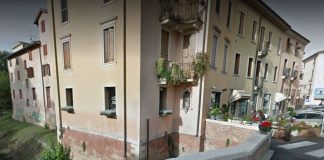 Nudo e ubriaco 37enne tenta di buttarsi dal Ponte delle Barche per evitare rimozione auto