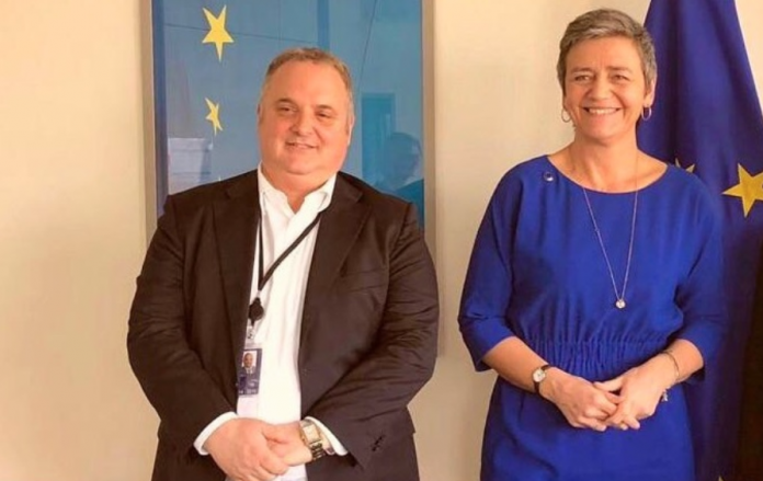 Eurodeputato e candidato David Borrelli con Vestager per le vittime delle banche