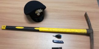 Piccone e torcia nell’auto: tre denunciati per possesso ingiustificato di arnesi da scasso