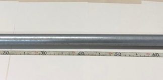 Cinese con tubo metallico in auto: denunciato per “oggetti atti ad offendere”