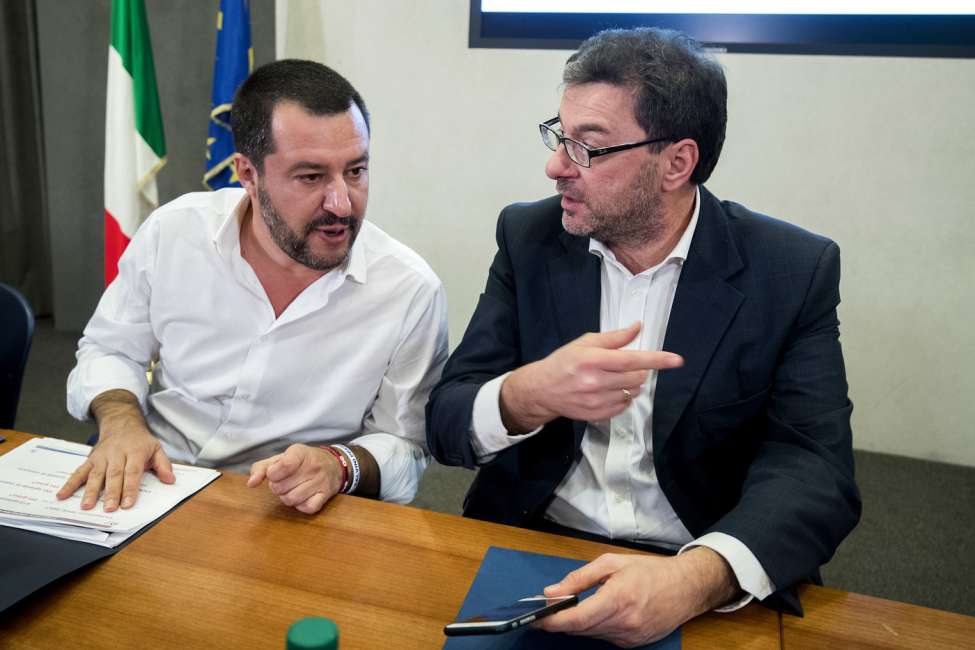 Truffati dalle banche, Salvini critico con Giorgetti