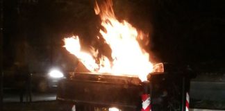 Fiamme da un cassonetto in viale Roma: fermato “spettatore” 44enne