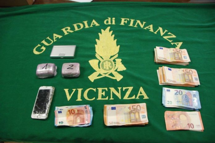 GdF di Vicenza: sequestro di marjiuana e hashish (foto di archivio)