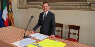 Parchi gioco, approvate dieci regole di buona convivenza: in arrivo divieto di fumo