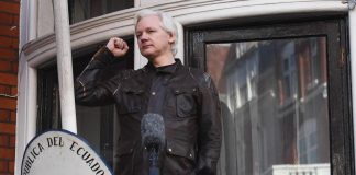 Wikileaks e Assange, Travaglio: “90 per cento del giornalismo italiota è allergico alle notizie”