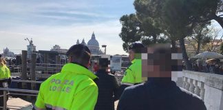 Due borseggiatori arrestati in flagrante dalla Polizia Locale a due passi da piazza San Marco