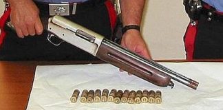 Scoperta insolita a Vicenza: pulizia del giardino svela fucile nascosto, interviene la Polizia di Stato Fucile a canne mozze (foto d'archivio Polizia di Stato)