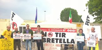 Lavori bretella dell’Albera a rilento, nuovo gazebo tra la gente. Rolando: “per una mobilità nuova” Una delle tante proteste all'Albera