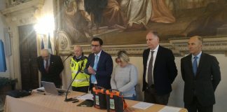 Vigili e farmacisti di Vicenza “angeli del cuore”: defibrillatori nelle auto e in 10 farmacie defibrillatori presentazione