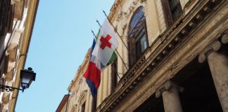 Bandiera della Croce Rossa a Palazzo Trissino