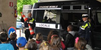 Polizia locale, 27 bambini della scuola dell’infanzia in visita al comando