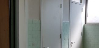 Lavori nelle scuole, alla Scamozzi sostituite le porte dei servizi igienici