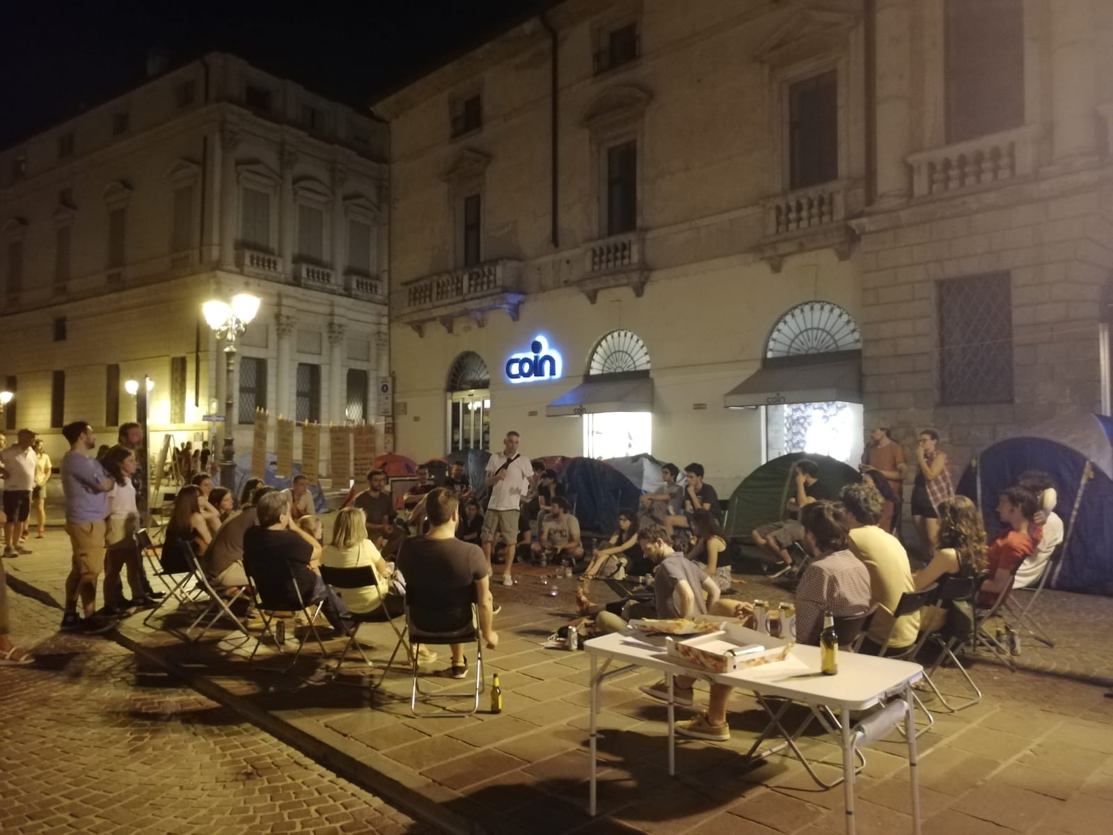 Accampada in Piazza Castello, Vicenza 14-06-2019