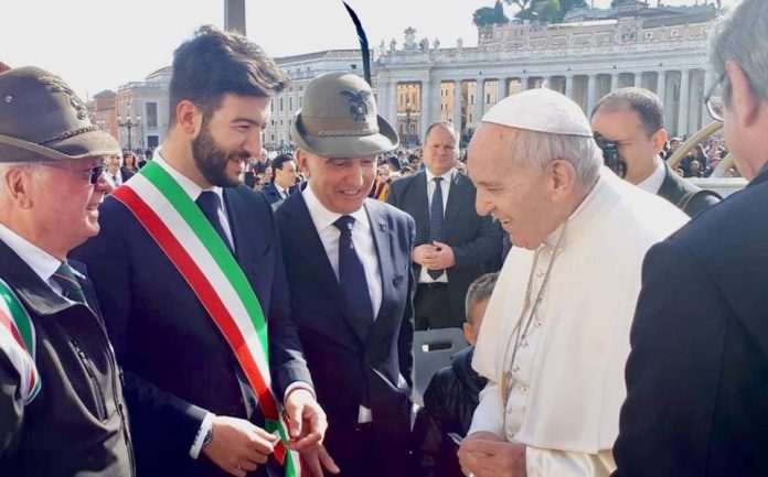 De Marzo durante un incontro con il Papa