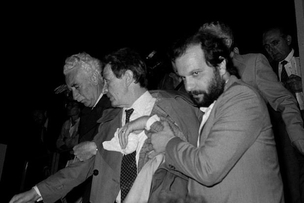 Il 7 giugno 1984 a Padova il segretario del Pci Enrico Berlinguer durante un comizio accusa un malore. Non si riprenderà più, morendo dopo un’agonia di 4 giorni, a 62 anni (Ansa) Il 7 giugno 1984 a Padova il segretario del Pci Enrico Berlinguer durante un comizio accusa un malore. Non si riprenderà più, morendo dopo un’agonia di 4 giorni, a 62 anni (Ansa)
