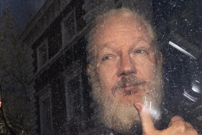 Julian Assange come è ridotto oggi