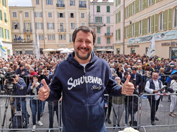 Salvini, in giro per l'Italia