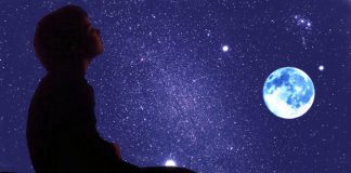 Bambino con malattia rara non può esporsi alla luce, i genitori dei compagni organizzano i Centri estivi notturni